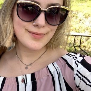 Meet your Posher, Mackenzie